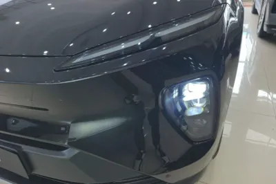 Nio ES8