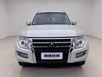 Mitsubishi Pajero (Import)