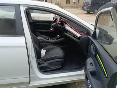 Roewe i5