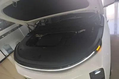Li Auto L6