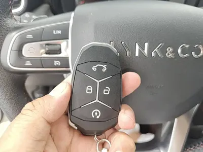 Lynk & Co 02