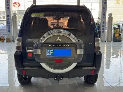 Mitsubishi Pajero (Import)