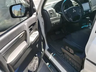 Mitsubishi Pajero (Import)