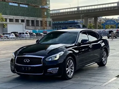 Infiniti Q70
