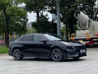 Lynk & Co 03