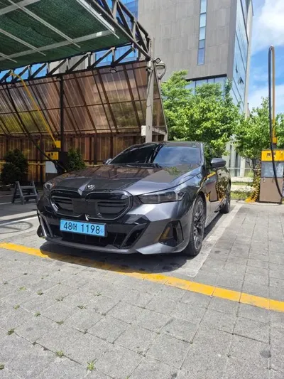 BMW i5