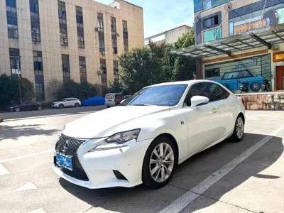 Lexus IS