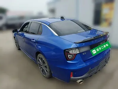 Lynk & Co 03