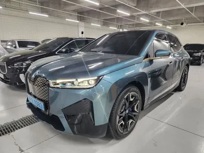 BMW iX