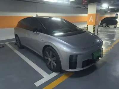 Li Auto 理想i6