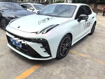 Lynk & Co 03