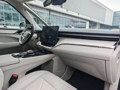Volvo EM90