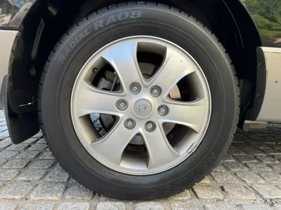 Hyundai Starex