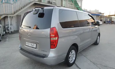 Hyundai Starex