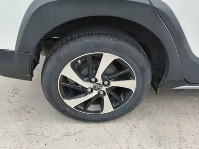Toyota Yaris L
