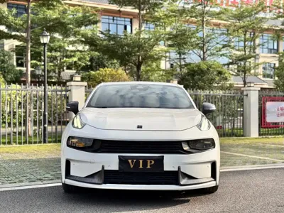 Lynk & Co 03