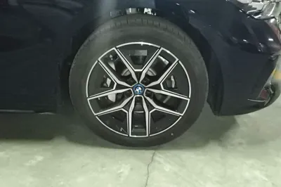 BMW i5