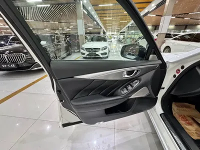 Infiniti Q50L