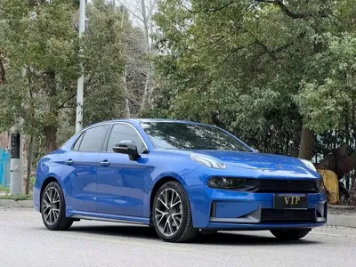Lynk & Co 03