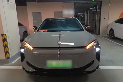 Hongqi EH7
