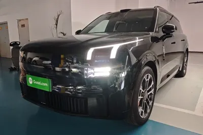 Lynk & Co 900