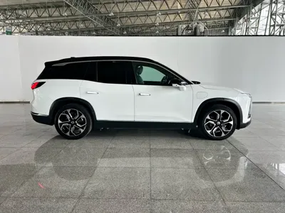 Nio ES8