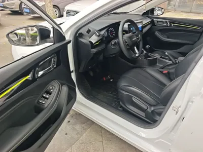 Roewe i5