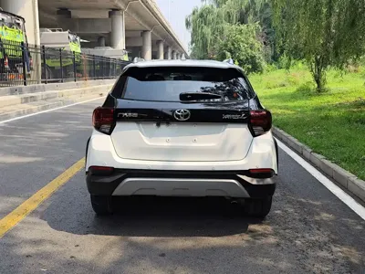 Toyota Yaris L
