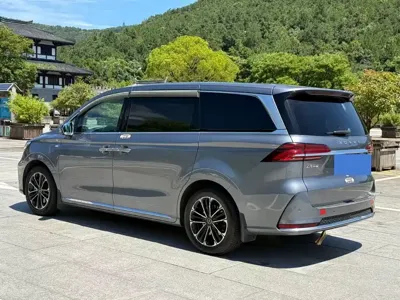 Roewe iMAX8