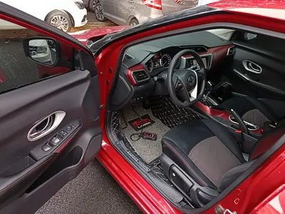 Nissan Lannia
