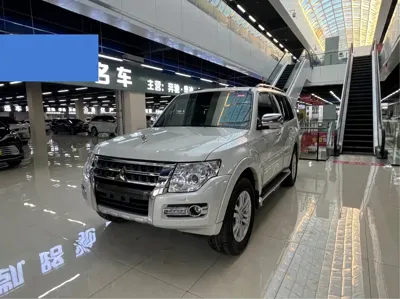 Mitsubishi Pajero (Import)