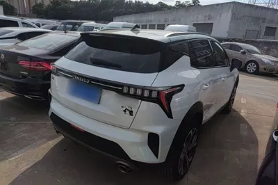 Lynk & Co 06