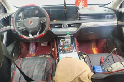 Hongqi HS5