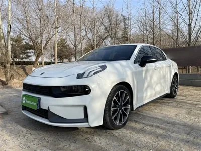 Lynk & Co 03