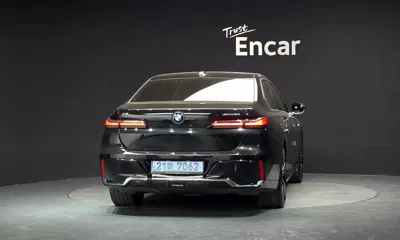 BMW i7
