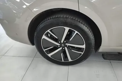 Li Auto L6