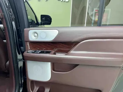 Lincoln Navigator