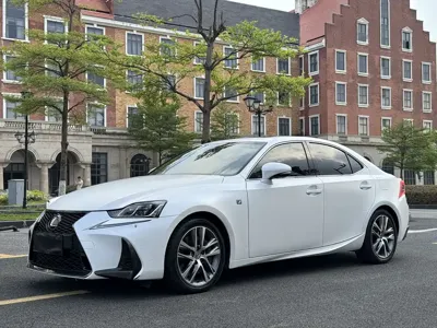 Lexus IS