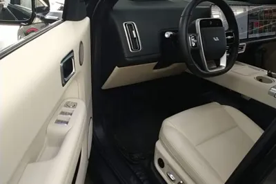 Li Auto L6
