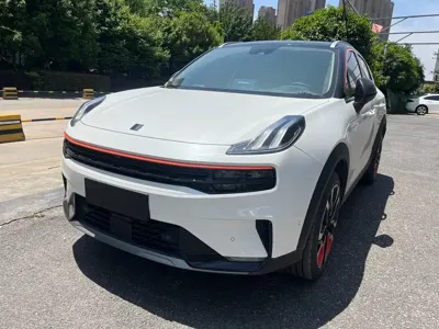 Lynk & Co 06