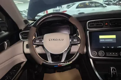 Lynk & Co 01