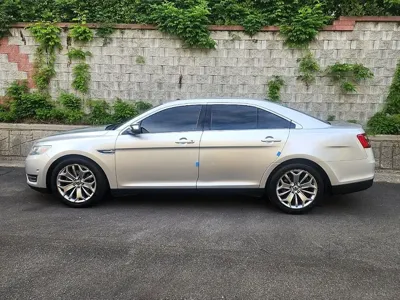 Ford Taurus