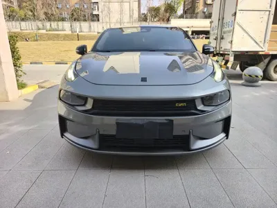 Lynk & Co 03