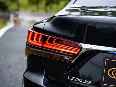 Lexus LS
