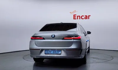 BMW i7