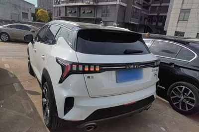 Lynk & Co 06