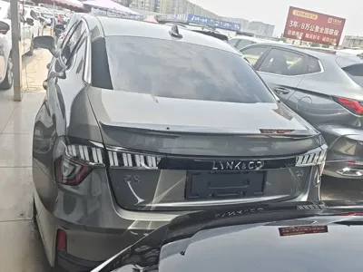 Lynk & Co 03
