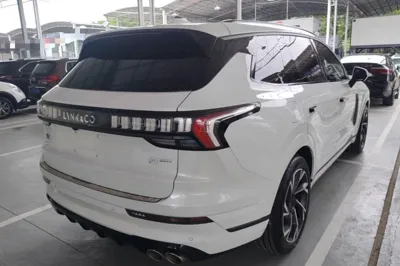 Lynk & Co 09