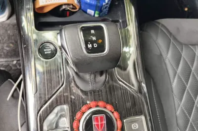Hongqi HS5