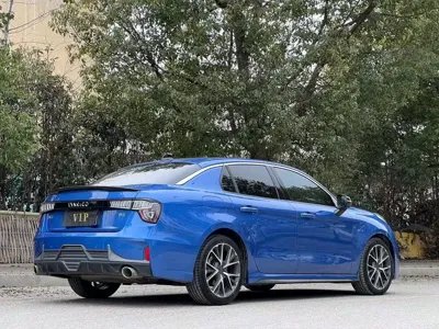 Lynk & Co 03